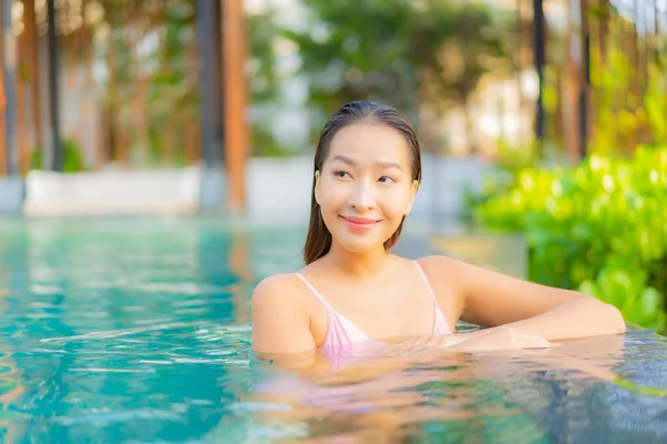 Retrato Bonito Jovem Asiático Mulher Relaxar Sorriso Desfrutar Lazer Torno — Fotografia de Stock