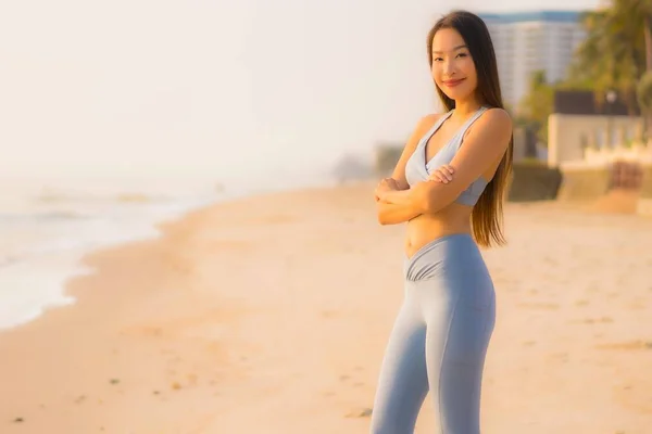 Retrato Deporte Joven Asiático Mujer Preparar Ejercicio Correr Playa Mar — Foto de Stock