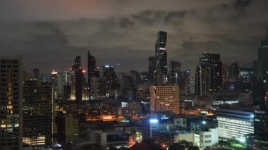 Bangkok şehrinin silueti geceleyin, Tayland