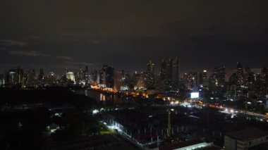 Bangkok şehrinin silueti geceleyin, Tayland
