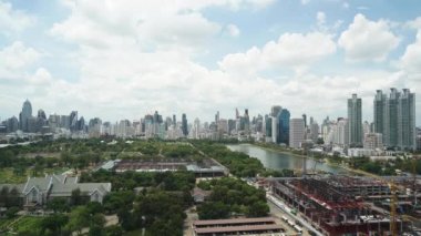 Bulutlu bir günde Bangkok şehri silueti, Tayland