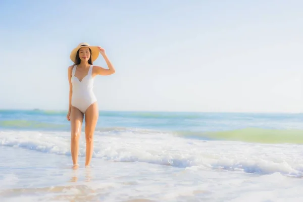 Retrato Bonito Jovem Asiático Mulher Feliz Sorriso Redor Mar Oceano — Fotografia de Stock