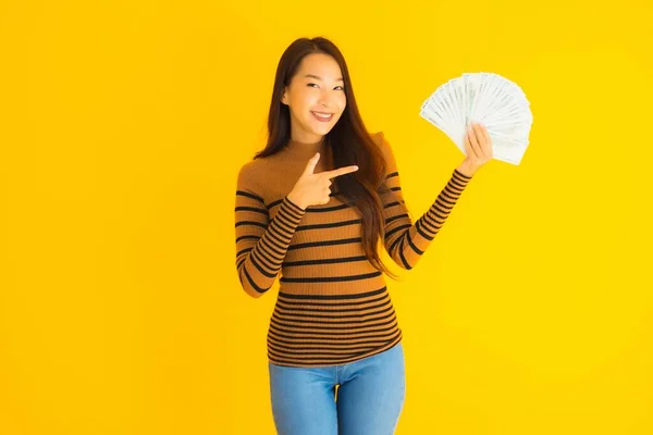 Retrato Bonito Jovem Asiático Mulher Feliz Sorriso Rico Com Monte — Fotografia de Stock