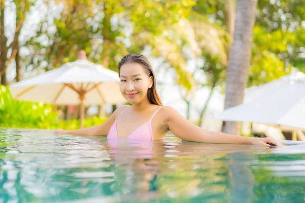 Retrato Bonito Jovem Asiático Mulher Relaxar Sorriso Desfrutar Lazer Torno — Fotografia de Stock