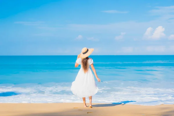 Ritratto Bella Giovane Donna Asiatica Rilassarsi Sorridere Tempo Libero Intorno — Foto Stock