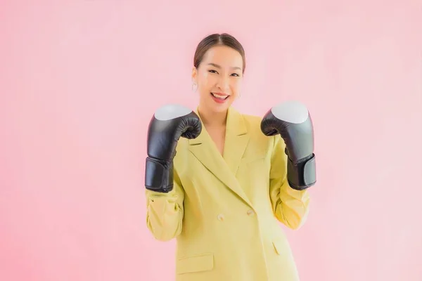 Retrato Hermosa Joven Asiático Mujer Negocios Con Boxeo Color Fondo —  Fotos de Stock