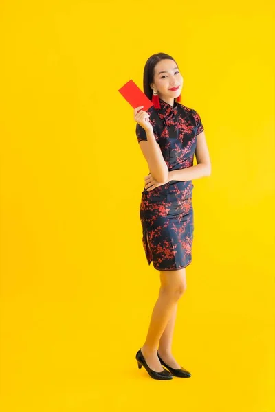 Retrato Hermosa Mujer Asiática Joven Usar Vestido Chino Con Ang —  Fotos de Stock