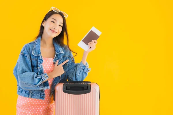 Retrato Bela Jovem Mulher Asiática Com Bagagem Saco Viagem Com — Fotografia de Stock