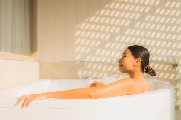 Portrait Jeune Asiatique Femme Relax Prendre Bain Dans Baignoire Pour — Photo