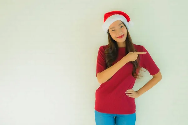 Portrait Belles Jeunes Femmes Asiatiques Portant Chapeau Père Noël Pour — Photo