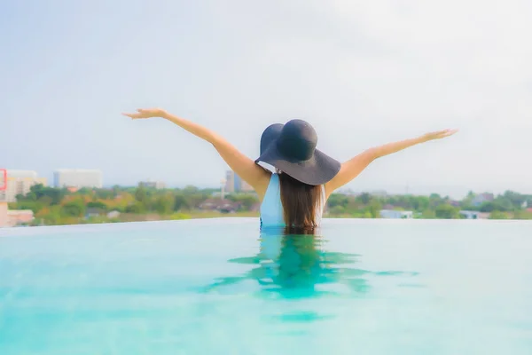 Portrait Belle Jeune Femme Asiatique Sourire Heureux Détendre Autour Piscine — Photo