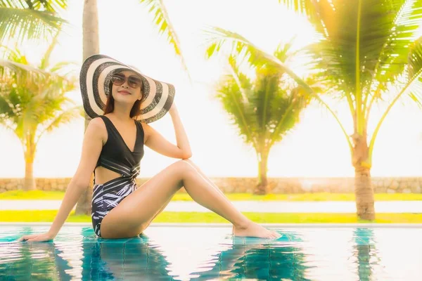 Portrait Beautiful Young Asian Woman Relax Outdoor Swimming Pool Hotel — Stock Photo, Image