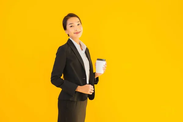 Retrato Hermosa Joven Negocio Asiático Mujer Con Teléfono Móvil Inteligente —  Fotos de Stock