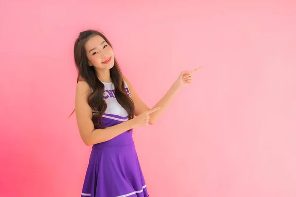 Retrato Bonito Jovem Asiático Mulher Cheerleader Sorriso Feliz Isolado Rosa — Fotografia de Stock