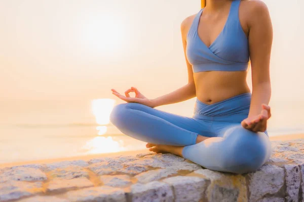 Portrait Young Asian Woman Meditation Sea Beach Ocean Sunrise Health — Stock Photo, Image