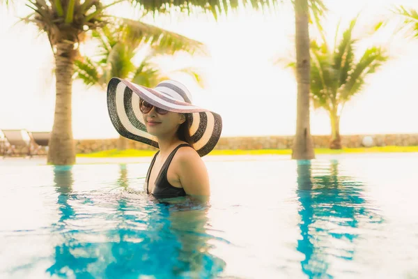 Portrait Beautiful Young Asian Woman Relax Outdoor Swimming Pool Hotel — Stock Photo, Image