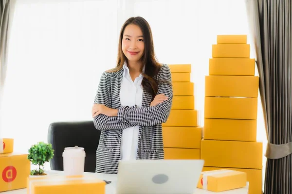 Ritratto Bella Giovane Donna Affari Asiatica Lavoro Casa Con Telefono — Foto Stock