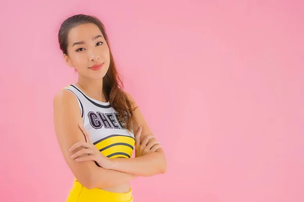 Porträtt Vacker Ung Asiatisk Kvinna Cheerleader Rosa Isolerad Bakgrund — Stockfoto