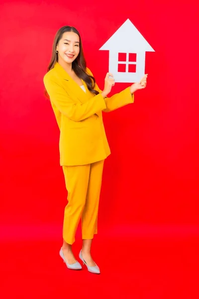 Portré Gyönyörű Fiatal Üzleti Ázsiai Otthon Vagy Ház Tábla Piros — Stock Fotó