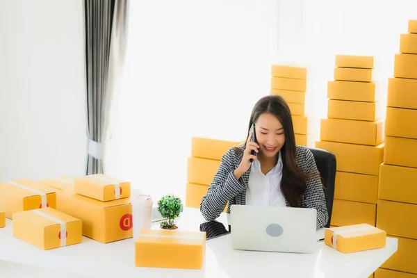 Portret Mooie Jonge Aziatische Zakenvrouw Werk Vanuit Huis Met Laptop — Stockfoto