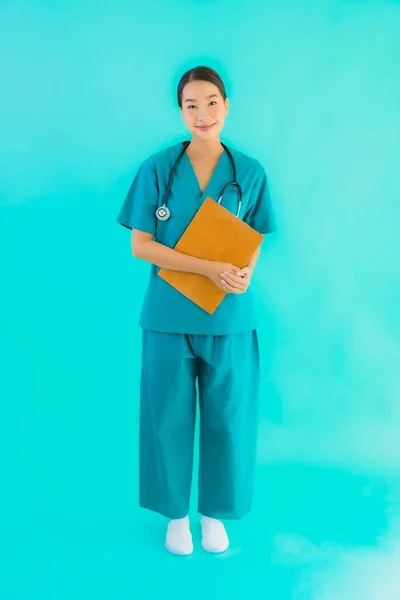 Portrait Belle Jeune Femme Asiatique Médecin Avec Carton Vide Pour — Photo
