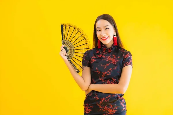 Porträt Schöne Junge Asiatische Frau Trägt Chinesisches Kleid Mit Fächer — Stockfoto