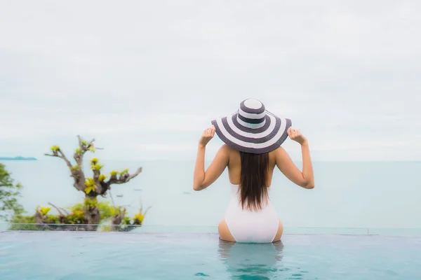 Portre Güzel Asyalı Genç Kadın Gülümse Rahatla Tatil Köyündeki Açık — Stok fotoğraf