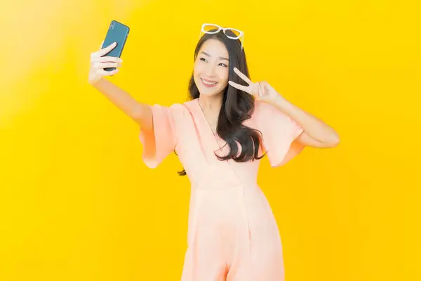 Portrait Beautiful Young Asian Woman Smile Smart Mobile Phone Color — Stock Photo, Image