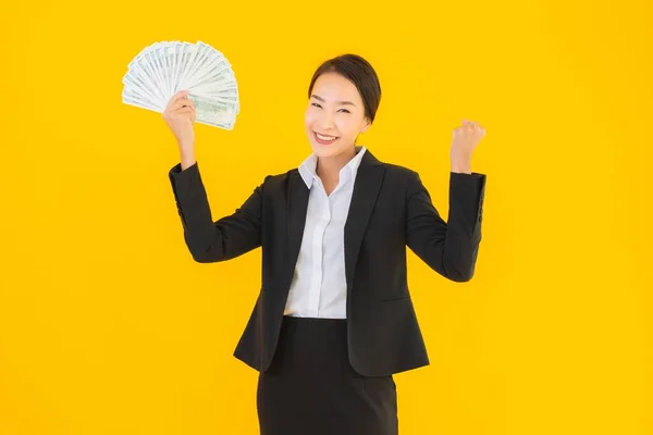 Hermoso Retrato Joven Mujer Asiática Con Una Gran Cantidad Dinero —  Fotos de Stock