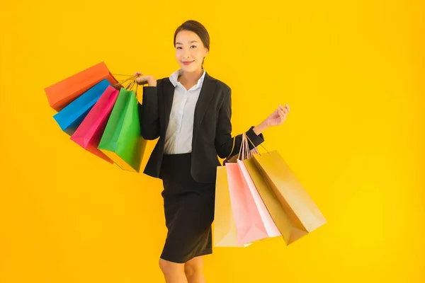 Retrato Hermosa Joven Negocio Asiático Mujer Con Bolsa Compras Centro — Foto de Stock