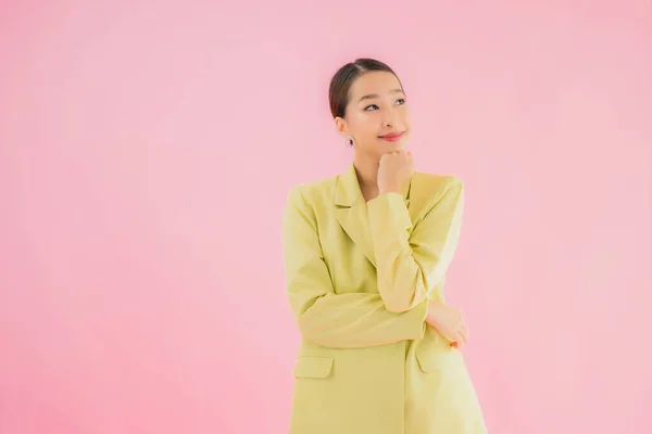 Portret Mooie Jonge Aziatische Zakenvrouw Glimlach Actie Roze Kleur Achtergrond — Stockfoto