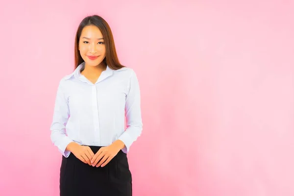 Retrato Hermosa Joven Negocio Asiático Mujer Con Acción Rosa Aislado —  Fotos de Stock