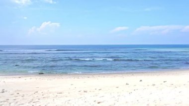 Güzel dalgalı denizin sakin görüntüleri.