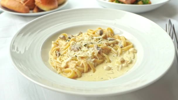 Close Footage Delicious Pasta Pouring Cheese Plate Restaurant — Stock Video