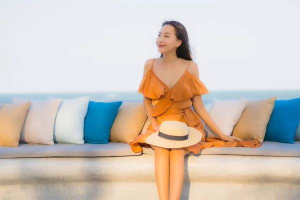 Portrait Beautiful Young Asian Woman Happy Smile Sea Ocean Beach — Stock Photo, Image