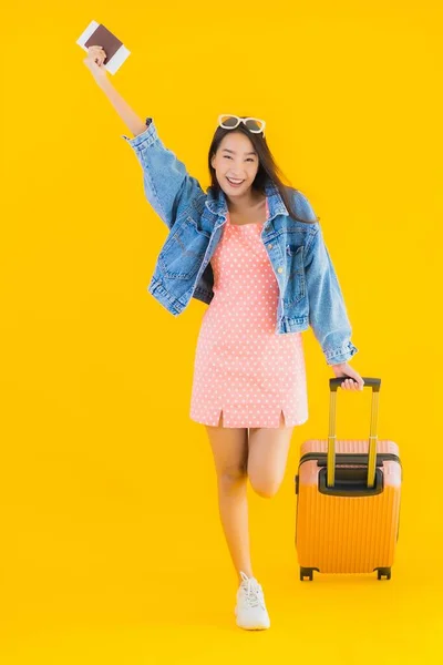 Retrato Hermosa Joven Asiática Mujer Con Equipaje Bolsa Viaje Con —  Fotos de Stock