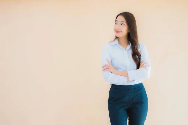 Retrato Bonito Jovem Asiático Mulher Negócios Ação Fundo Cor Isolado — Fotografia de Stock