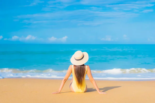 Ritratto Bella Giovane Donna Asiatica Relax Sorriso Svago All Aperto — Foto Stock