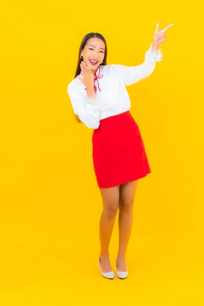 Portrait Beautiful Young Asian Woman Smile Action Yellow Background — Stock Photo, Image