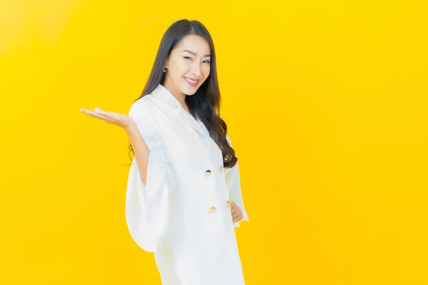 Portrait Beautiful Young Asian Woman Smile Action Color Background — Stock Photo, Image