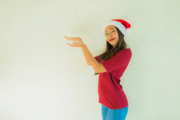 Portrait Belles Jeunes Femmes Asiatiques Portant Chapeau Père Noël Pour — Photo