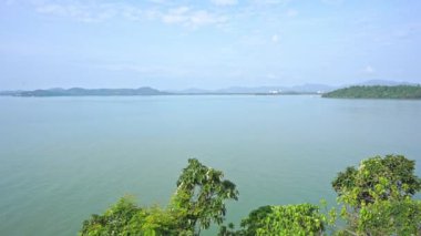 Güzel dalgalı denizin sakin görüntüleri.