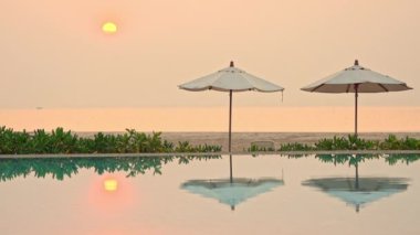 Güzel dalgalı denizin sakin görüntüleri.