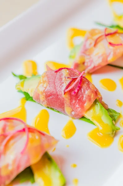 Sashimi aguacate comida japonesa —  Fotos de Stock