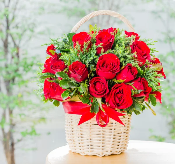 Rose basket — Stock Photo, Image