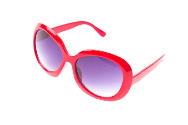 Güneş gözlüğü beyaza izole edilmiş