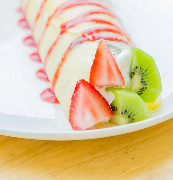 Bolo de crepe de frutas — Fotografia de Stock