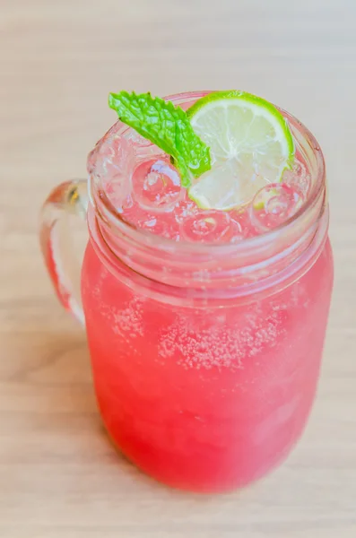 Cocktail al succo di limonata rosa — Foto Stock