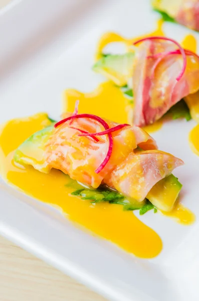 Sashimi avocado japanese food — Stock Photo, Image