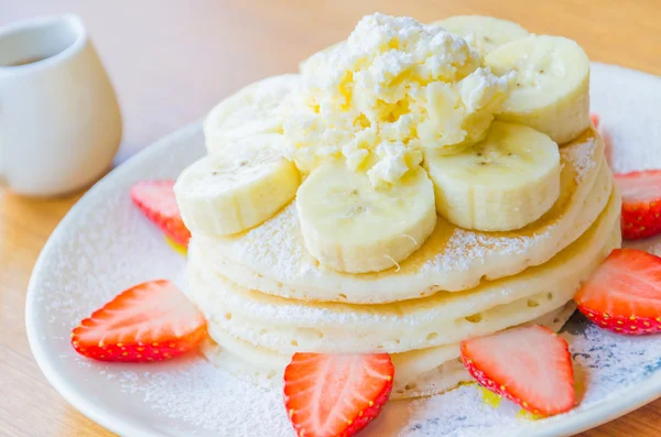 Naleśnik truskawka banan — Zdjęcie stockowe